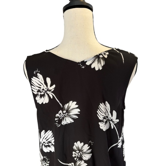 EUC CABi Floral Black and White Women's Top Size S - Picture 7 of 9